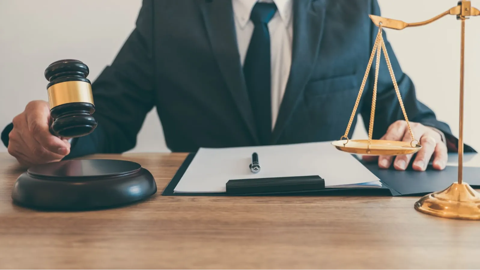 Mengapa Firma Hukum Harus Menggunakan Solusi Cloud Terenkripsi untuk Dokumen Hukum Rahasia