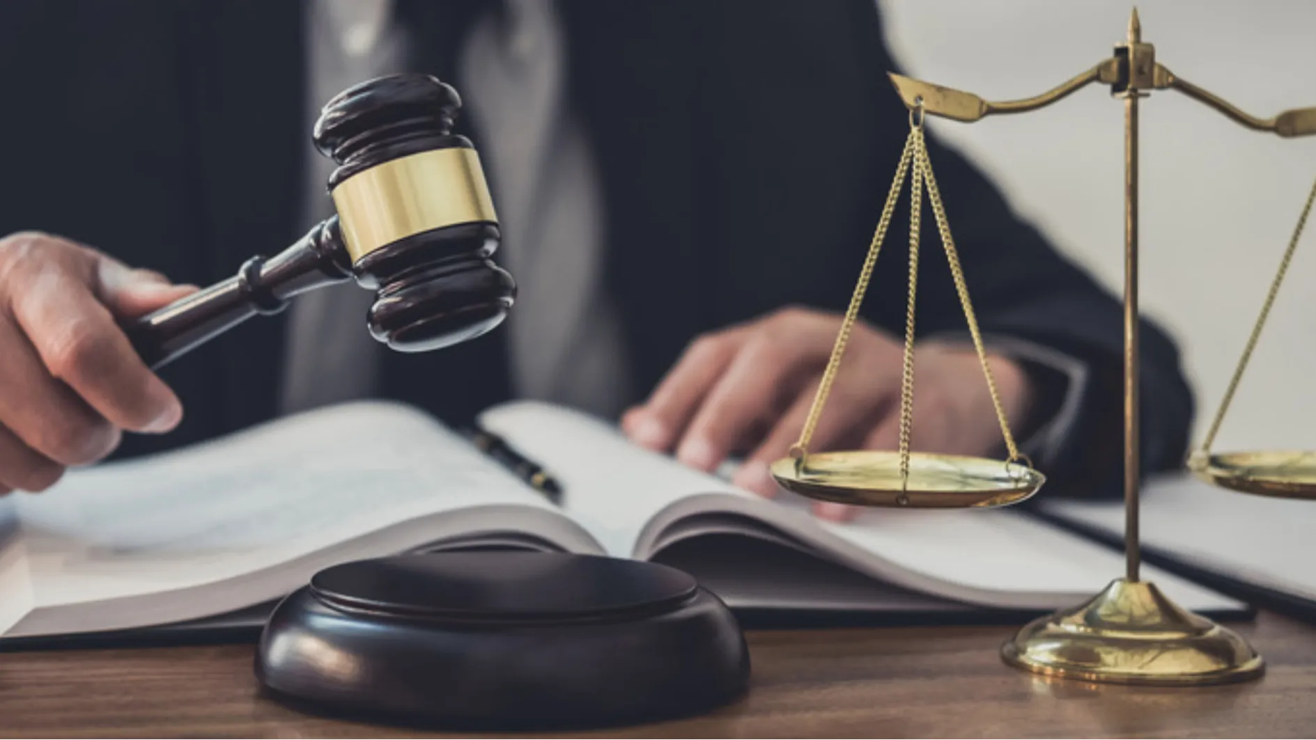 Membandingkan Metode Enkripsi untuk Penyimpanan Cloud Legal