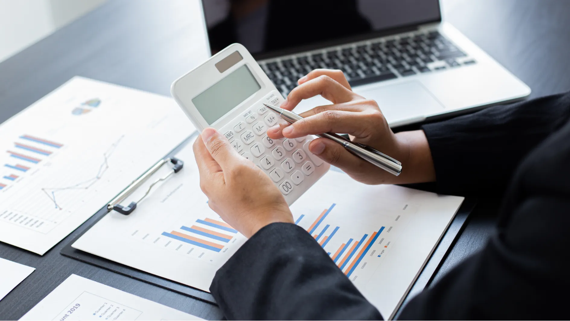 How Global Financial Uncertainty Impacts SME Accounting Decisions