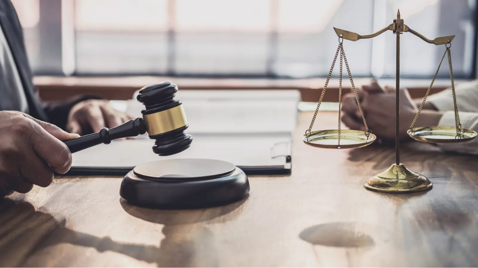 Peran AI dan Enkripsi dalam Kepatuhan Penyimpanan Cloud untuk Firma Hukum