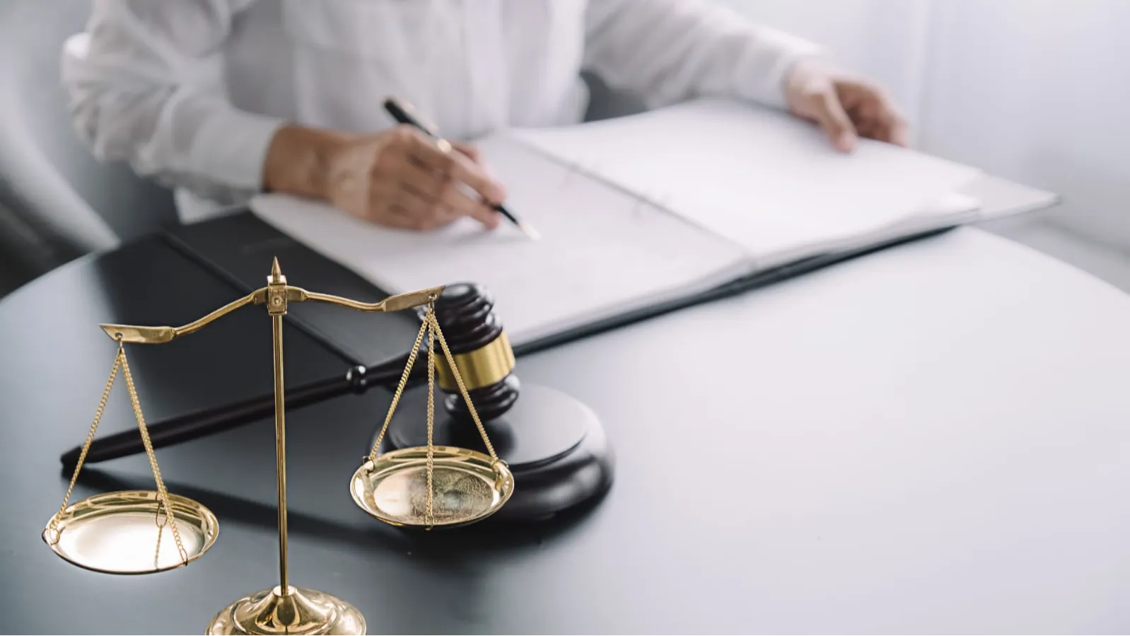 Mengapa Perlindungan Data Penting bagi Firma Hukum di Era Digital