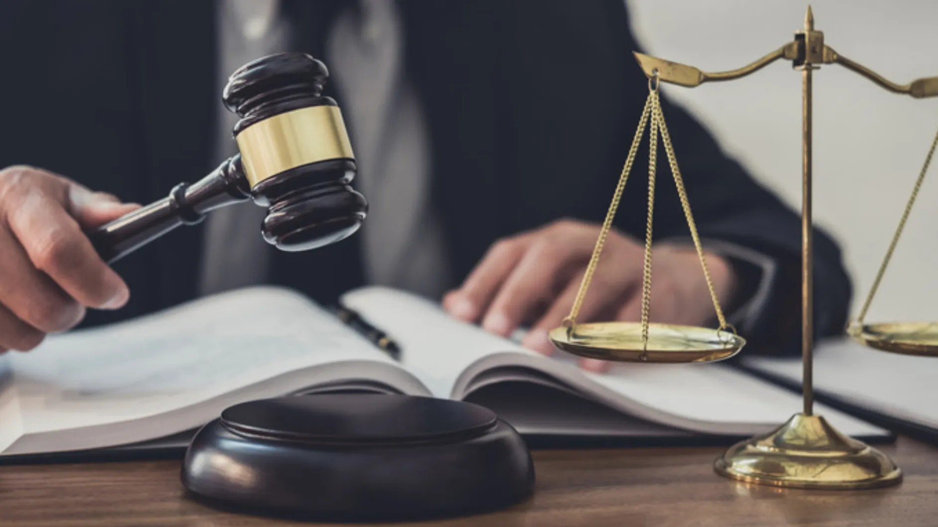 Penyimpanan Dokumen Hukum: Solusi Cloud Terenkripsi Terbaik untuk Firma Hukum