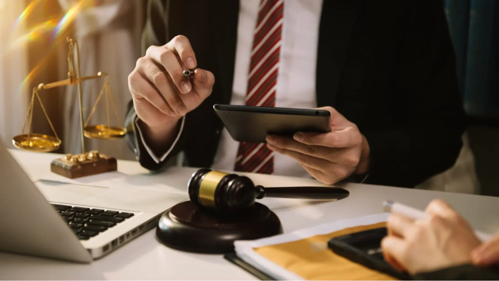 Solusi Cloud Aman untSolusi Cloud Aman untuk Hukum: Masa Depan Manajemen Data Firma Hukumuk Hukum: Masa Depan Manajemen Data Firma Hukum