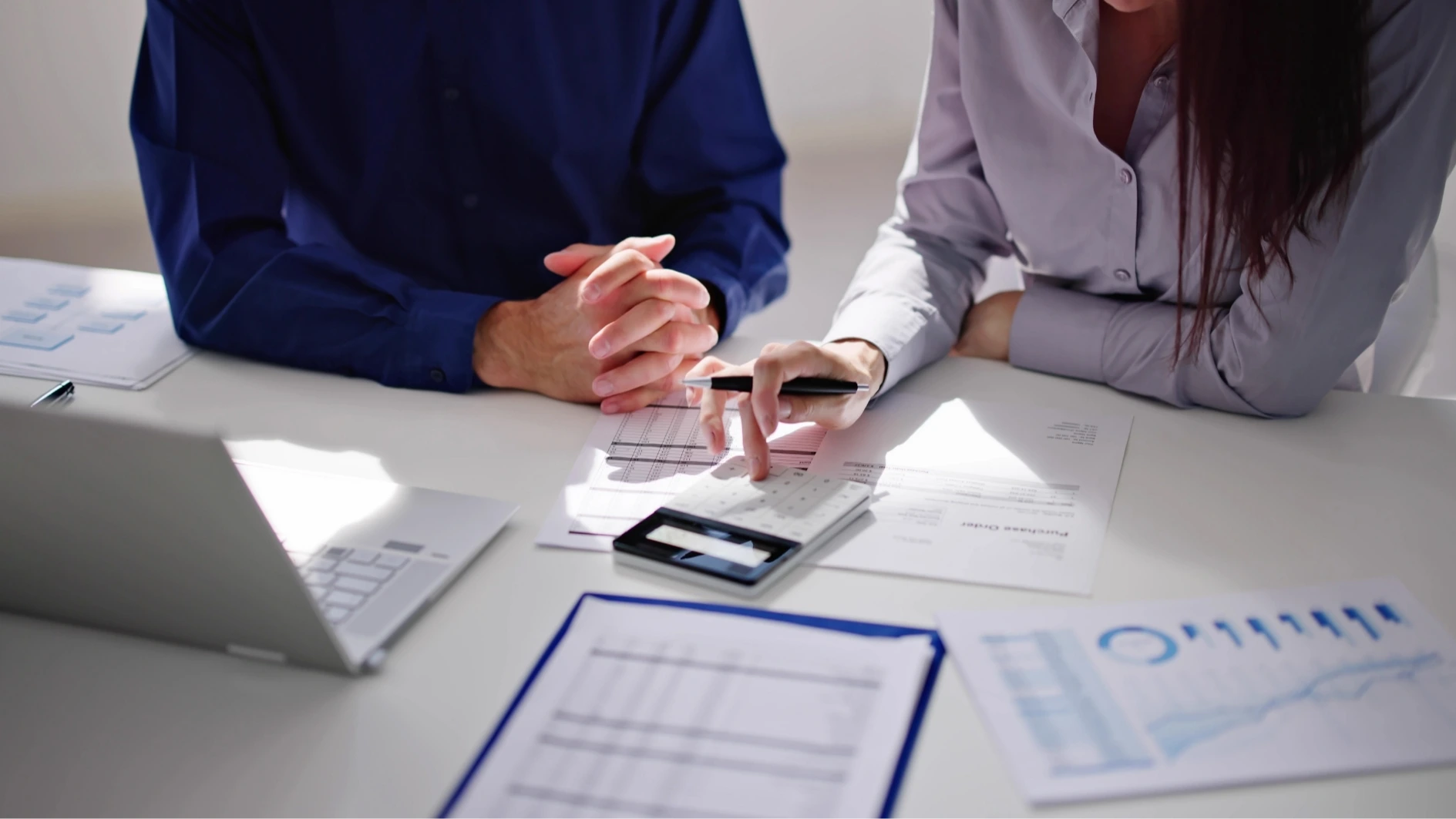 Online accounting application for entrepreneurs who want to manage their business anytime and anywhere