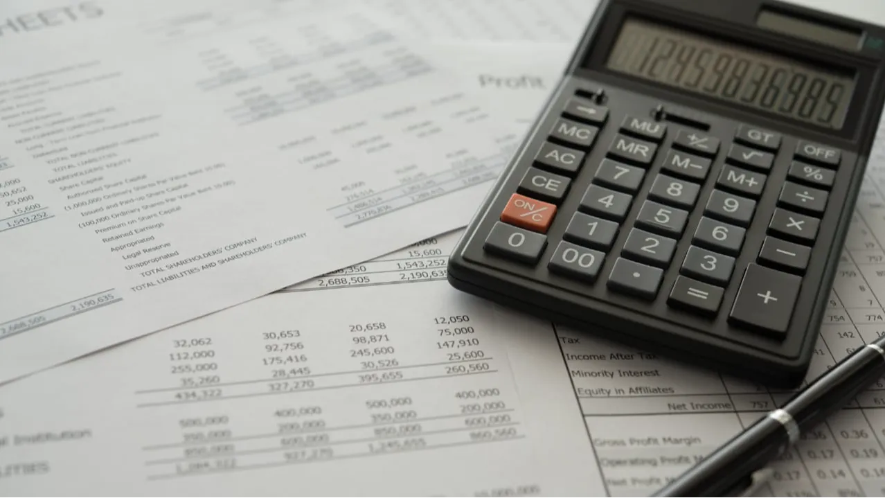 Cloud vs. On-Premise: Which Accounting Software in Indonesia is Best for You?