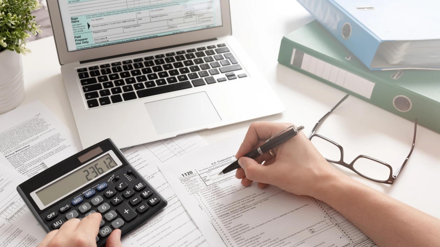 Strategies for Managing Cash Flow and Exchange Rates with an Integrated ERP System for Growing Businesses
