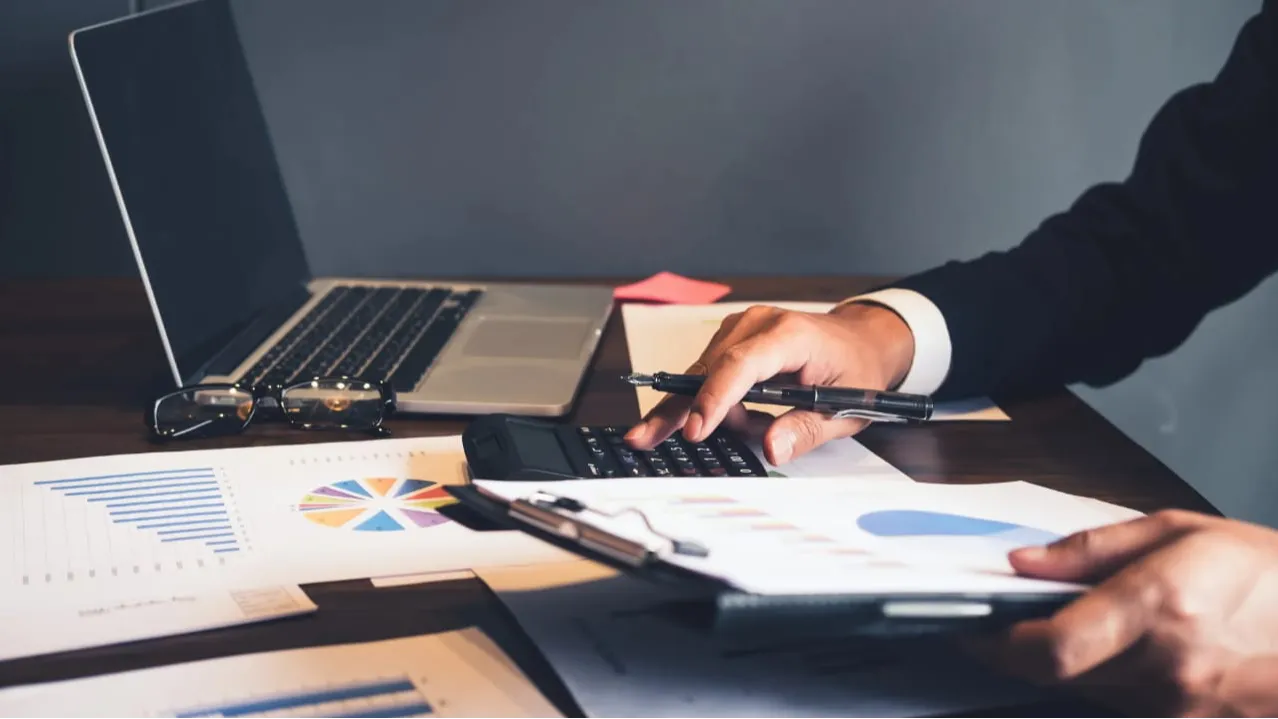Why Small Businesses Should Choose Keloola Over Traditional Accounting