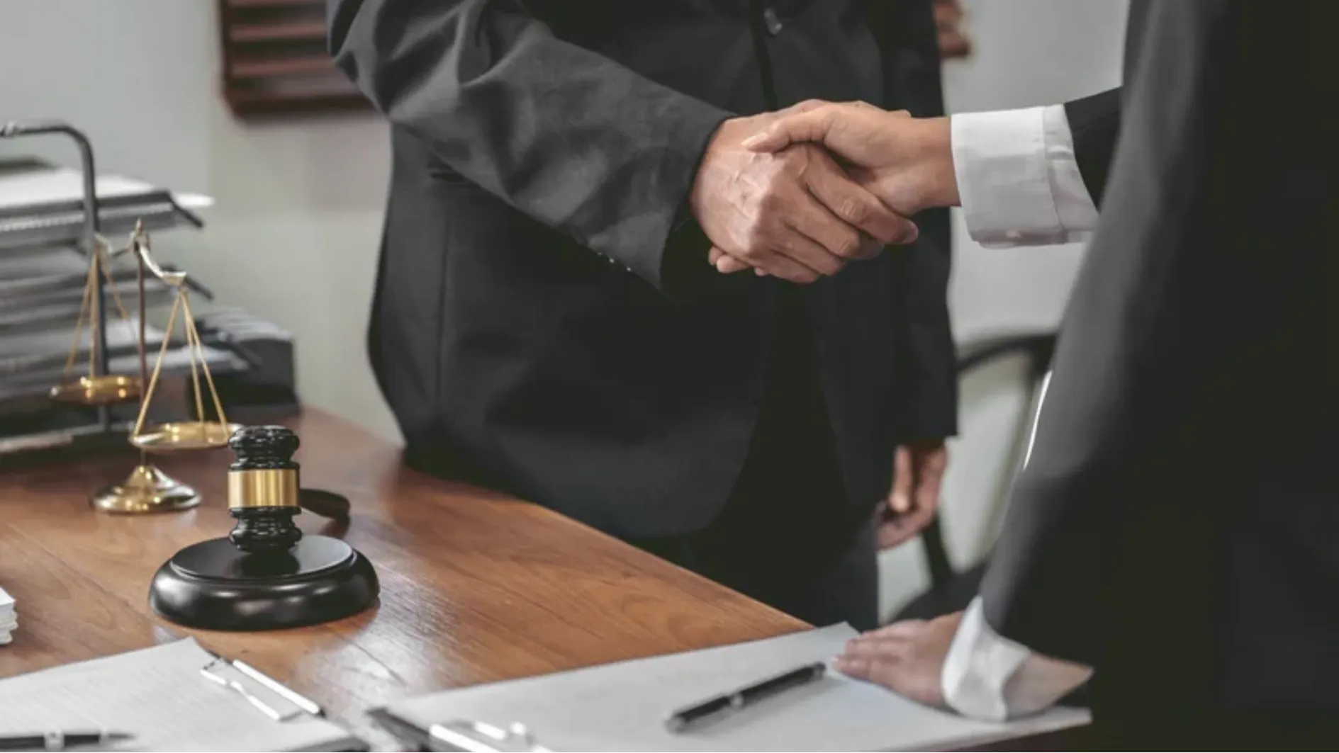 Mengapa Firma Hukum Modern Harus Beralih ke Solusi Cloud yang Aman dan Terenkripsi
